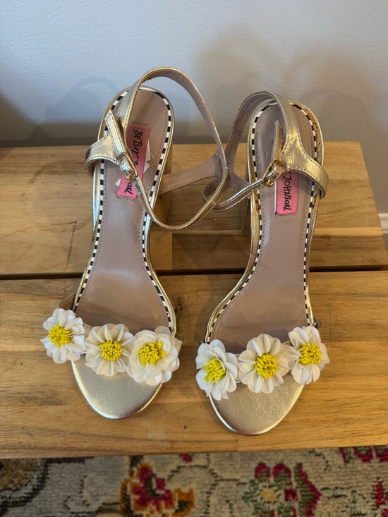 Betsey Johnson Shoes - Betsey Johnson Gold Daisy Floral Strap Block Heel Sandals